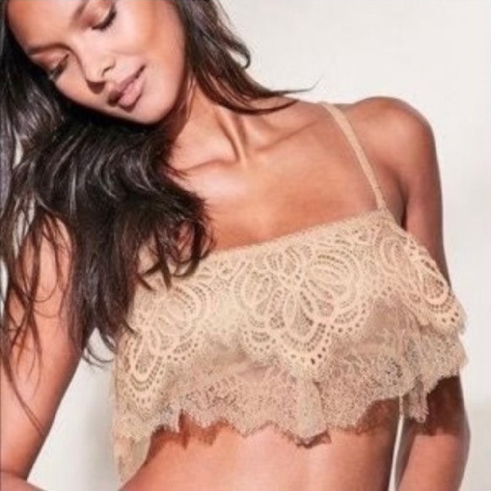 Victoria's Secret DREAM ANGELS Lace
Flounce Bralette in size S